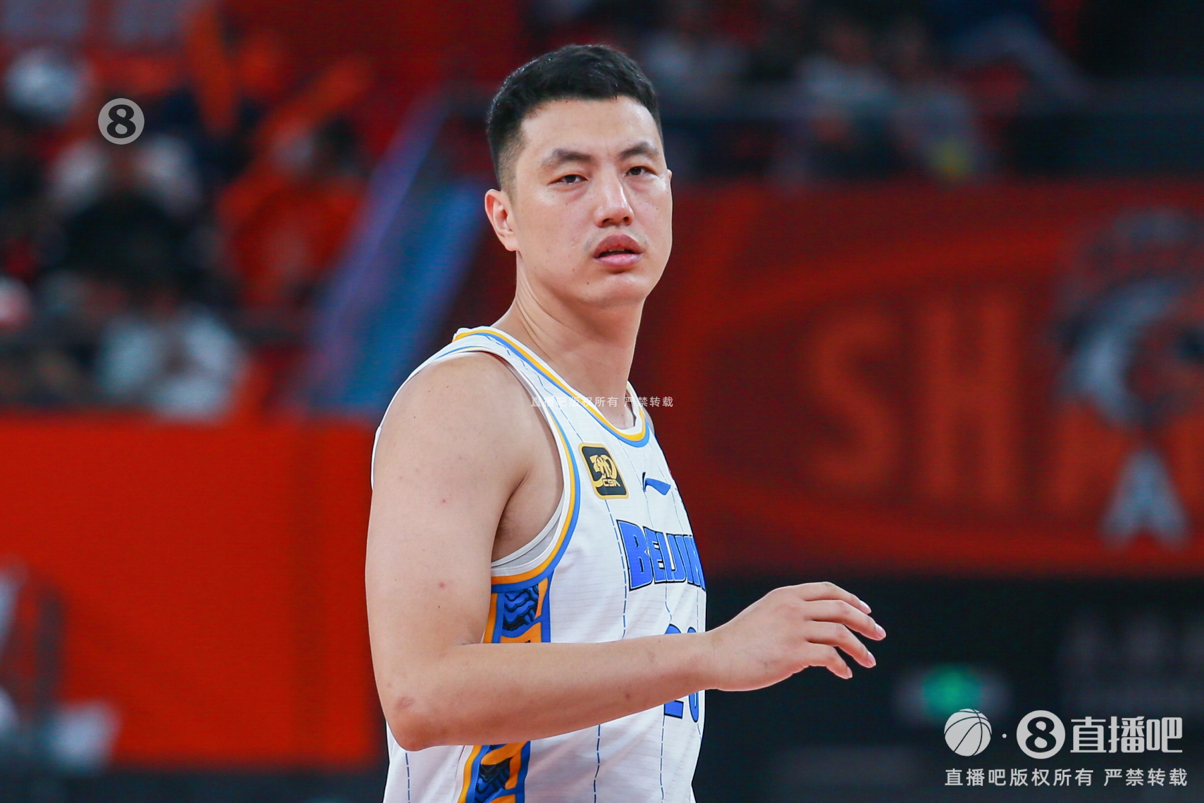 欧冠历史战绩-翟晓川出现了小腿肌肉拉伤 北京召回近期在发展联盟打球的范依铭