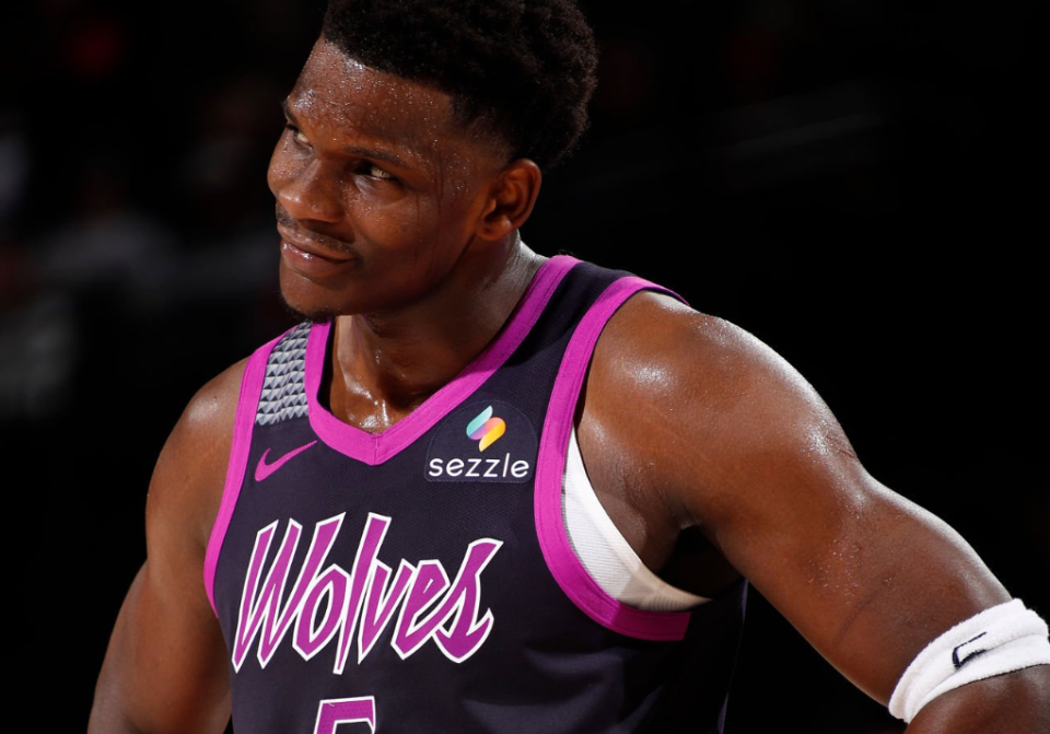 欧冠历史战绩-NBA官宣两张罚单：华子贝恩用力把球扔向观众席 各罚25000美元